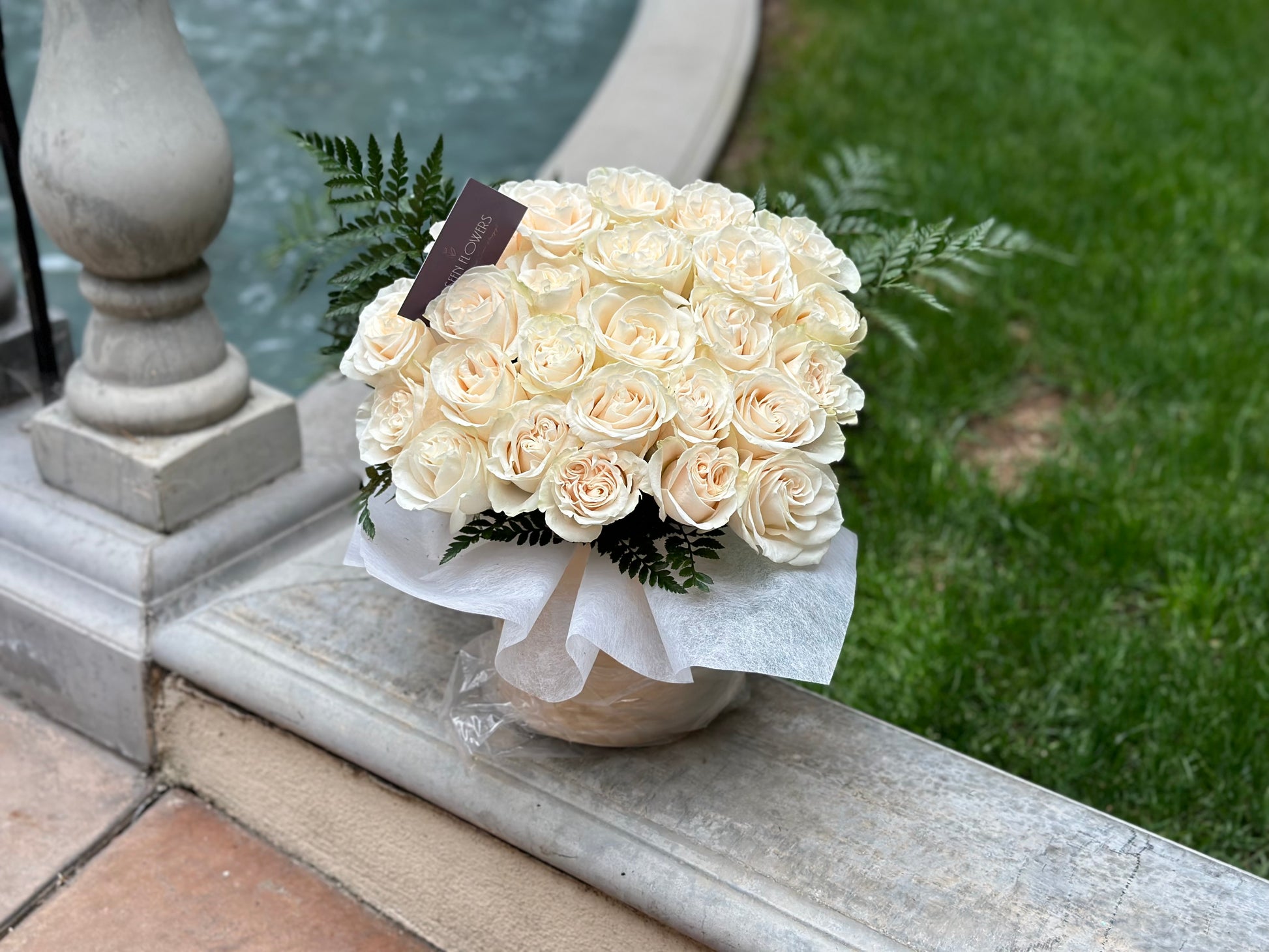 Vanilla Roses (white roses) – Charm Flower Studio